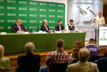 Ministério da Saúde firma contrato para compra de vacina da dengue do Butantan