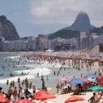Bebidas destiladas são encontradas enterradas em copacabana