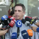 Bolsonaro deve receber alta hospitalar e retornar à custódia da pf