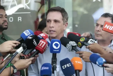 Bolsonaro deve receber alta hospitalar e retornar à custódia da pf