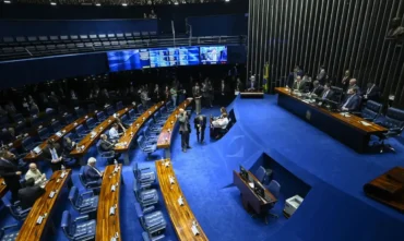 Impeachment tem votação adiada pela CCJ para 2026 após novo acordo