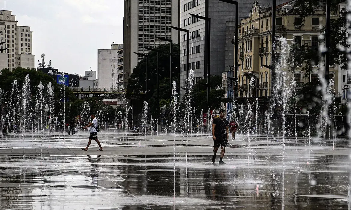 Inmet mantém alerta vermelho de calor intenso no sudeste até dia 29