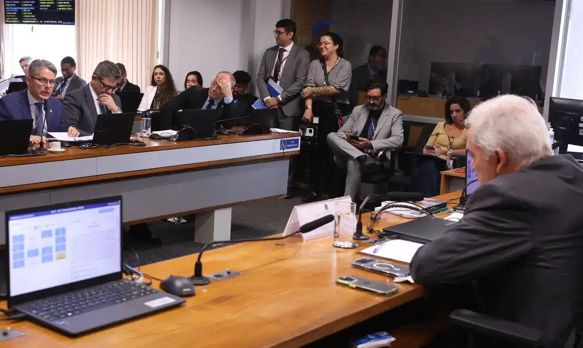 Antifacção tem votação adiada na CCJ do Senado para dezembro