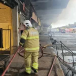 Incendio destrói 28 lojas no Ceasa do Rio após avanço das chamas