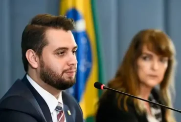 Moraes cobra explicações de filipe martins sobre uso de rede social