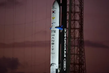 Foguete explode após decolagem na base de alcântara