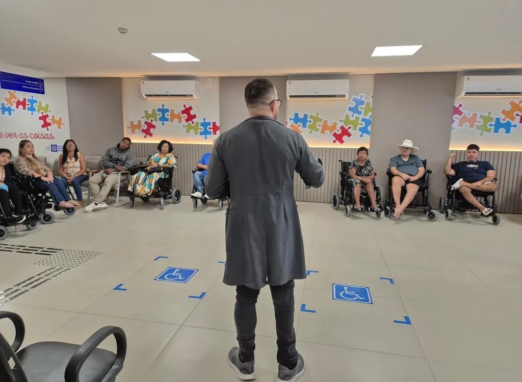 Governo entrega cadeiras de rodas motorizadas em mutirão no Cridac em Cuiabá