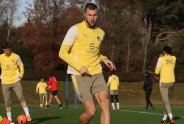 Milan x Sassuolo: Onde assistir, escalações e tudo sobre o duelo pelo Italiano. Imagem: Divulgação Milan