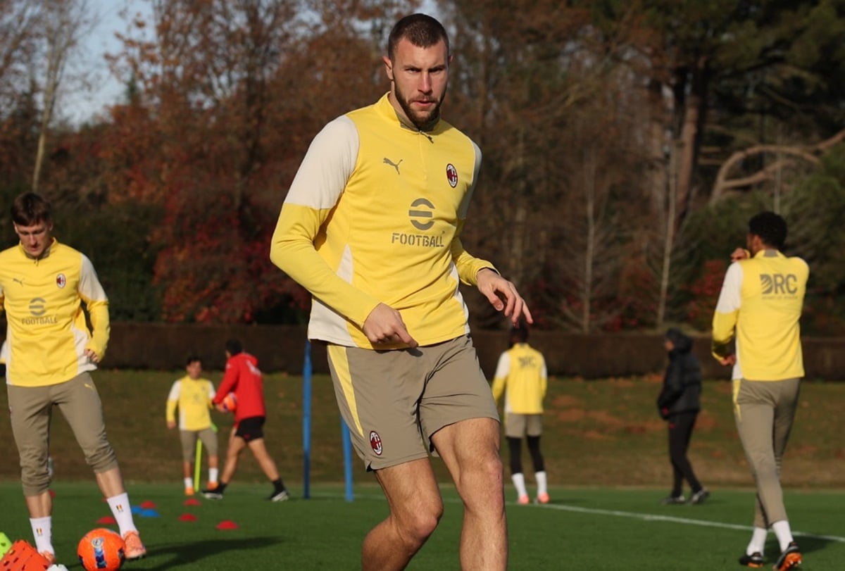 Milan x Sassuolo: Onde assistir, escalações e tudo sobre o duelo pelo Italiano. Imagem: Divulgação Milan