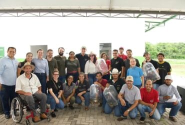 Ministro Fávaro realiza entrega de alevinos para fortalecer piscicultura na Baixada Cuiabana