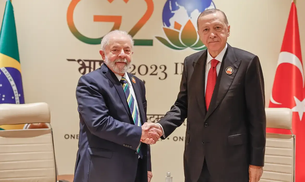 Lula e Erdogan discutem Gaza e COP em conversa telefônica