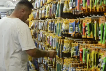 Preço de material escolar varia até 276% em papelarias de São Paulo