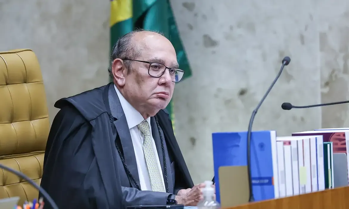 Gilmar Mendes nega prisão domiciliar a Bolsonaro no STF