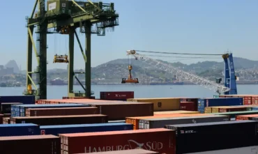 Governo projeta superávit comercial de até US$ 90 bilhões em 2026