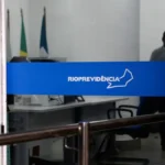 Cláudio Castro exonera presidente da Rioprevidência após operação da PF