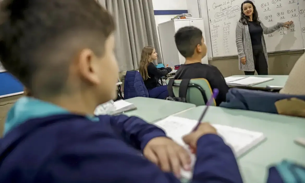 Magistério tem novo piso salarial e provoca reação de prefeitos