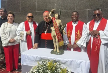 Sebastião peregrino visita o Cristo Redentor durante celebrações no Rio