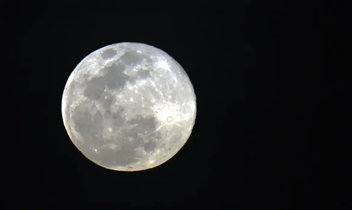 Superlua de janeiro ocorre mais perto da Terra, mas não muda de tamanho