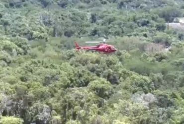 Helicóptero cai na zona oeste do Rio e deixa três mortos