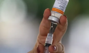 Há cinco anos, vacina contra a covid marca início da imunização no Brasil