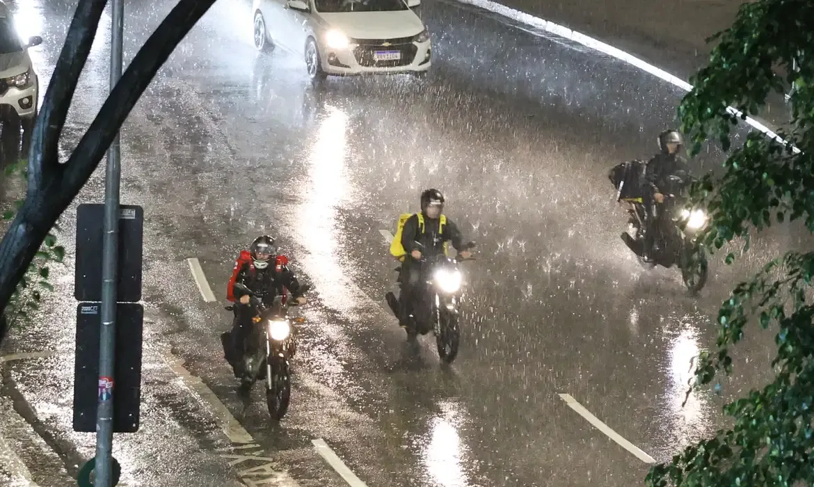 Chuvas em São Paulo elevam para 11 o número de mortes no estado