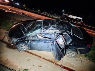 Acidente ocorreu no início da noite desta segunda-feira (19), no km 592; vítima chegou a ser socorrida, mas não resistiu aos ferimentos