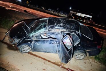 Acidente ocorreu no início da noite desta segunda-feira (19), no km 592; vítima chegou a ser socorrida, mas não resistiu aos ferimentos
