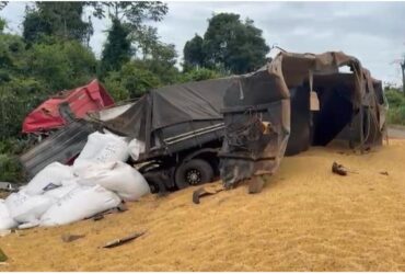 Acidente ocorreu na tarde desta quarta-feira (14); impacto lateral deixou vítima presa às ferragens e trecho da rodovia segue parcialmente interditado