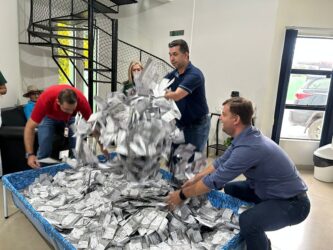 Foram sorteados 56 prêmios, incluindo três PIX de R$ 10 mil; entidade destaca participação dos consumidores e fortalecimento do comércio local
