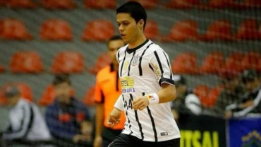 Ex-jogador de futsal do Corinthians morre em aeroporto da Rússia