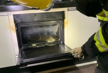 Fogo teve origem em forno embutido da cozinha; ocorrência foi rapidamente controlada e ninguém ficou ferido