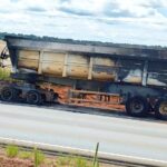 Incêndio atinge segundo vagão de carreta na BR-163 em Nova Mutum (VÍDEO)