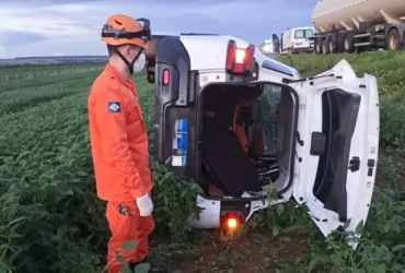 Capotamento na BR-070 deixa dois feridos em Campo Verde