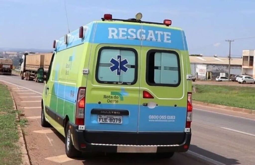 Colisão entre carreta e carro na BR-163, em Sinop, deixa ao menos duas pessoas feridas