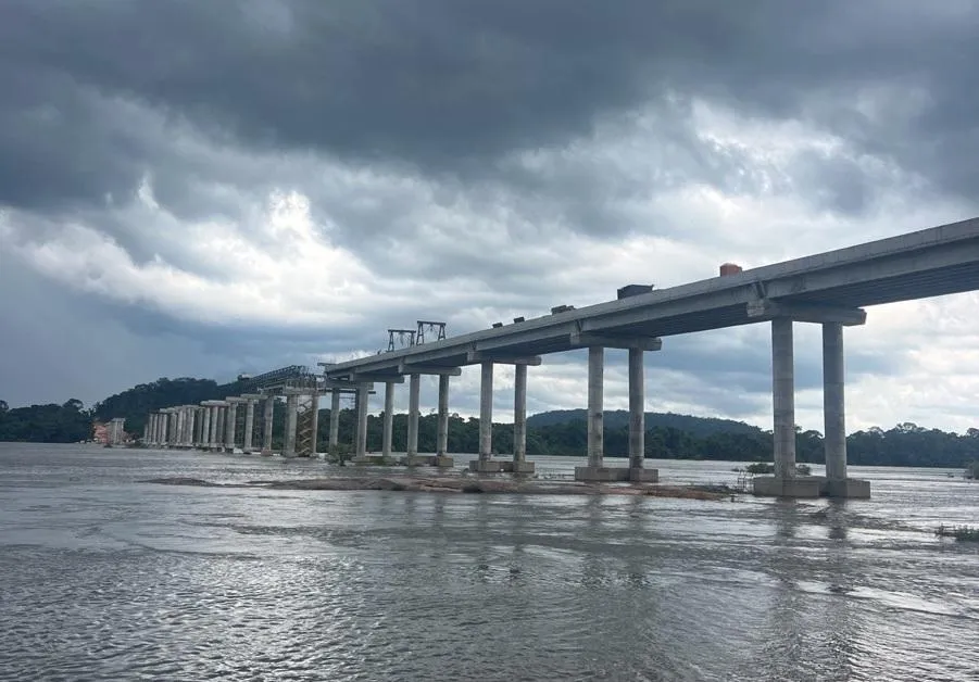 Maior ponte de Mato Grosso avança 60% no Rio Juruena