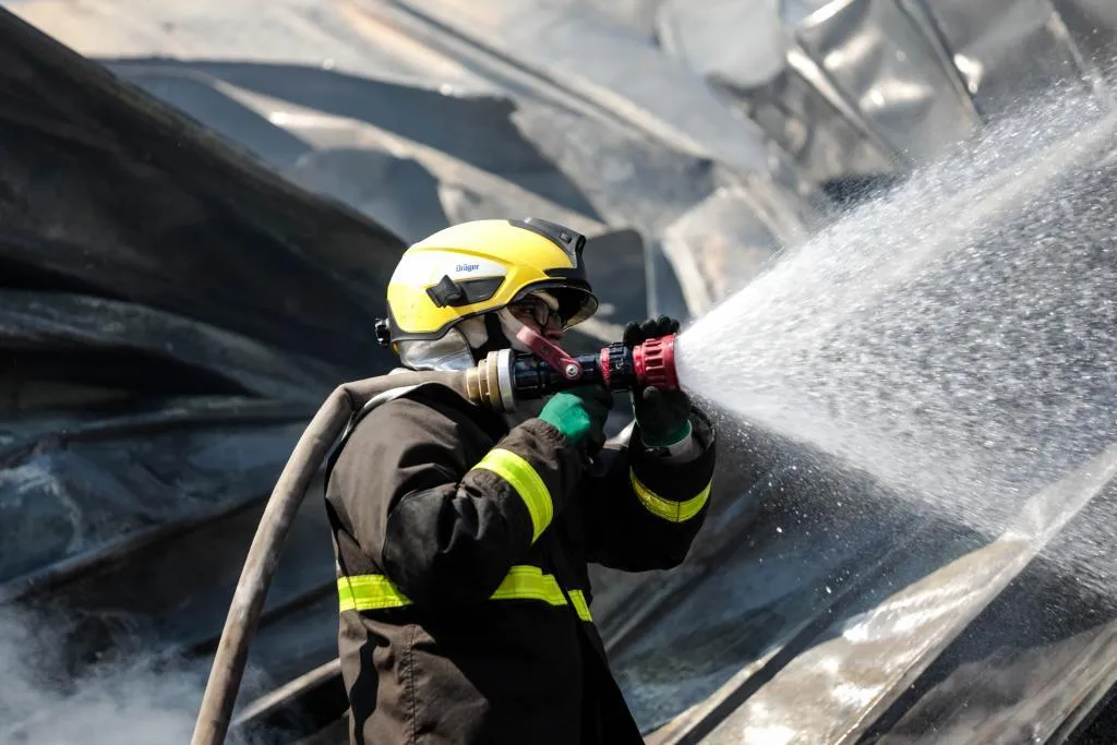 Incêndio em carro funerário na BR-163 mobiliza bombeiros