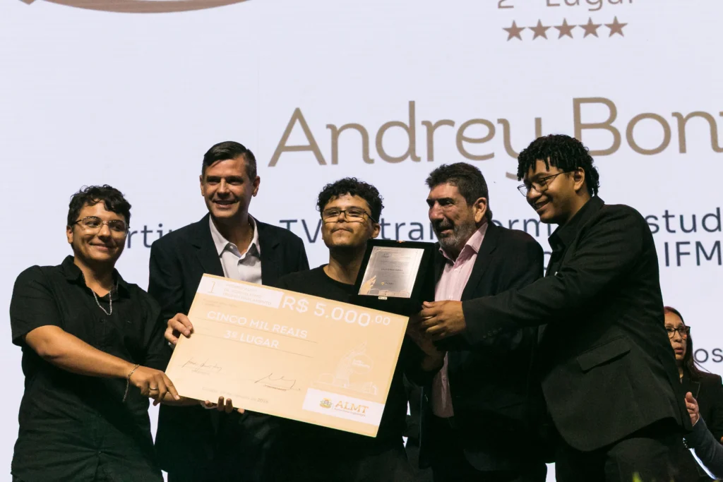 Jornalismo ganha destaque em prêmio do Parlamento