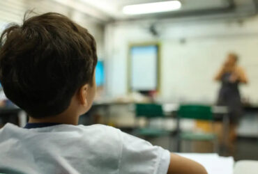 Falta de vagas em escolas e creches: Defensoria orienta famílias sobre direito à educação