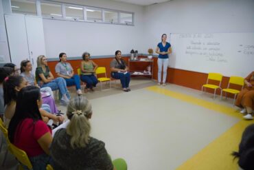 Famílias dos alunos da Educação Especial são acolhidas pelas equipes escolares da rede municipal