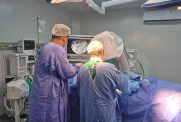 Hospital Regional de Sinop realiza cirurgia de coluna por vídeo
