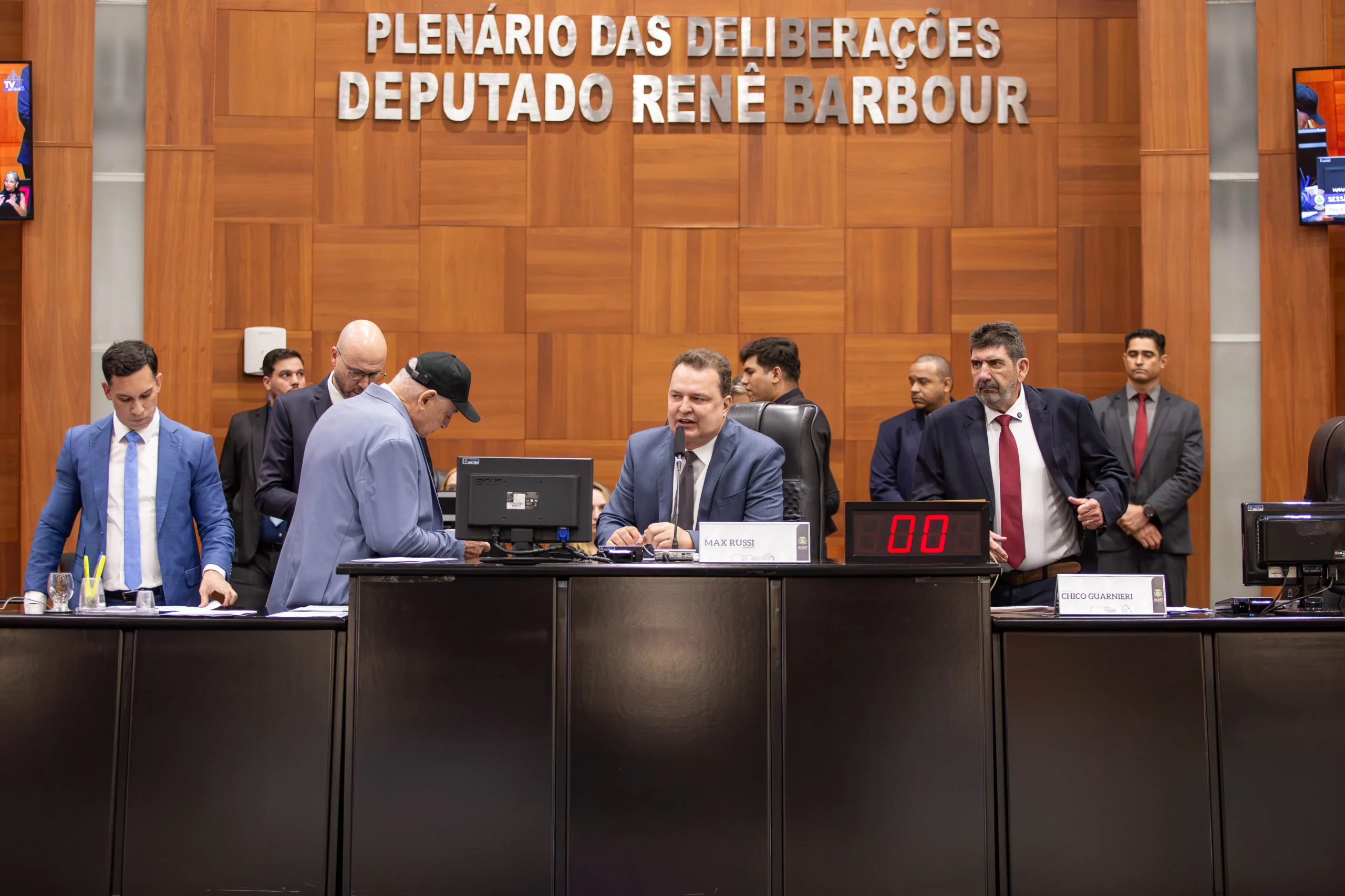 RGA trava votação na ALMT após atraso de projeto do governo