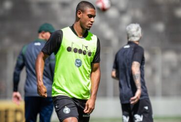 Coritiba x Bragantino ao vivo: onde assistir, escalações e tudo sobre a estreia no Brasileirão 2026. Imagem: JP Pacheco Coritiba
