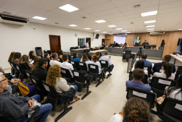 Júri dos acusados pelo assassinato de Raquel Cattani começa com depoimento do delegado responsável pela investigação