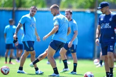 Grêmio x São Luiz ao vivo: onde assistir, escalações e tudo sobre o jogo do Gauchão 2026. Imagem: Lucas Uebel/GFBPA
