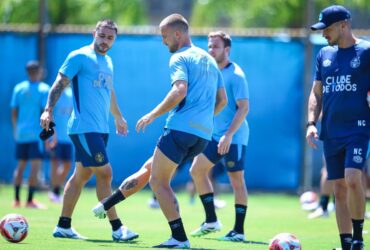 Grêmio x São Luiz ao vivo: onde assistir, escalações e tudo sobre o jogo do Gauchão 2026. Imagem: Lucas Uebel/GFBPA