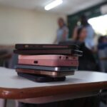 Menos telas, mais atenção: pesquisa vai medir como a restrição do celular impacta na rotina escolar no Brasil