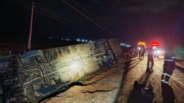 Acidente ocorreu no km 678 da rodovia; 10 vítimas foram encaminhadas ao Hospital São Lucas após triagem de emergência