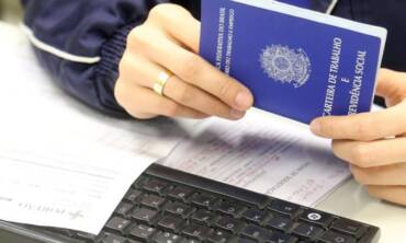 País fecha 2025 com menor desemprego da história; renda do trabalho cresce 7,5% e é recorde
