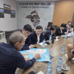 Prefeito Miguel Vaz recebe maior produtora de suínos do mundo em Lucas do Rio Verde