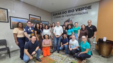 Prefeito Miguel Vaz se reúne com gestores escolares para alinhar ações da educação municipal